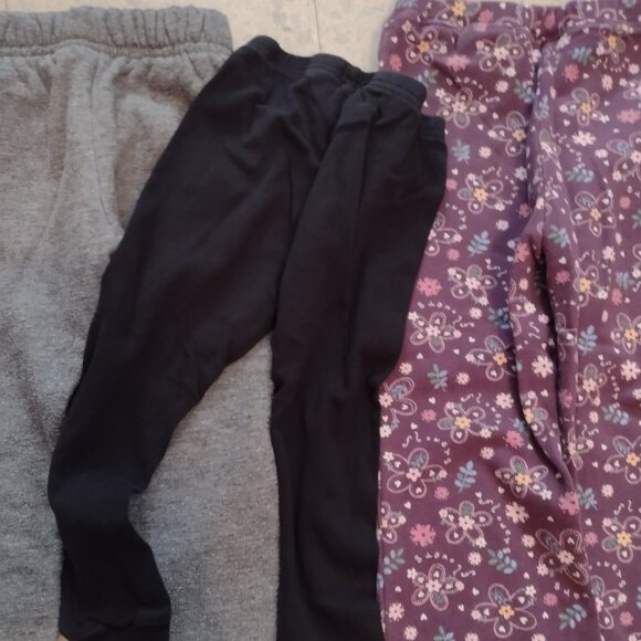 Three pairs of long pants and one pair of pretty pink shorts, size 2T and 3T - Picture 12 of 13